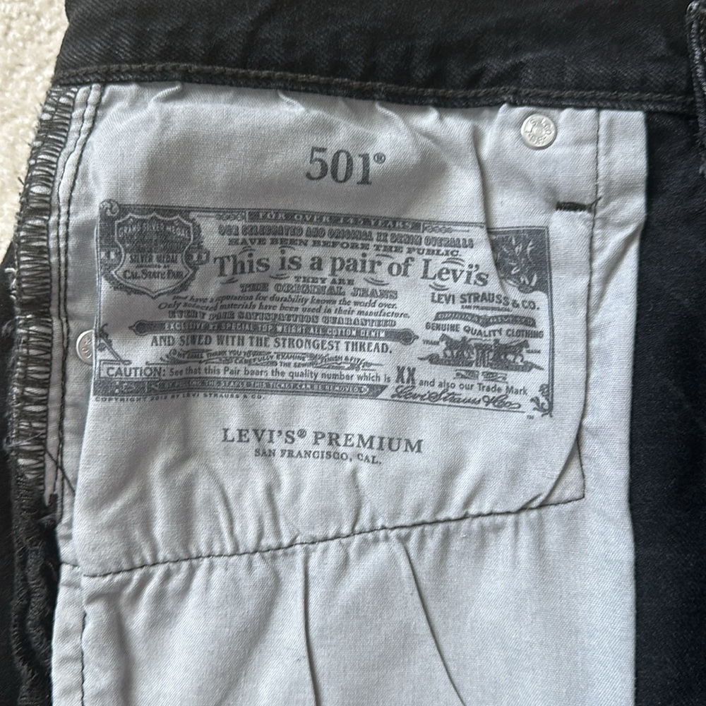 Levi's Women's Premium 501 Original Shorts - Picture 8 of 9
